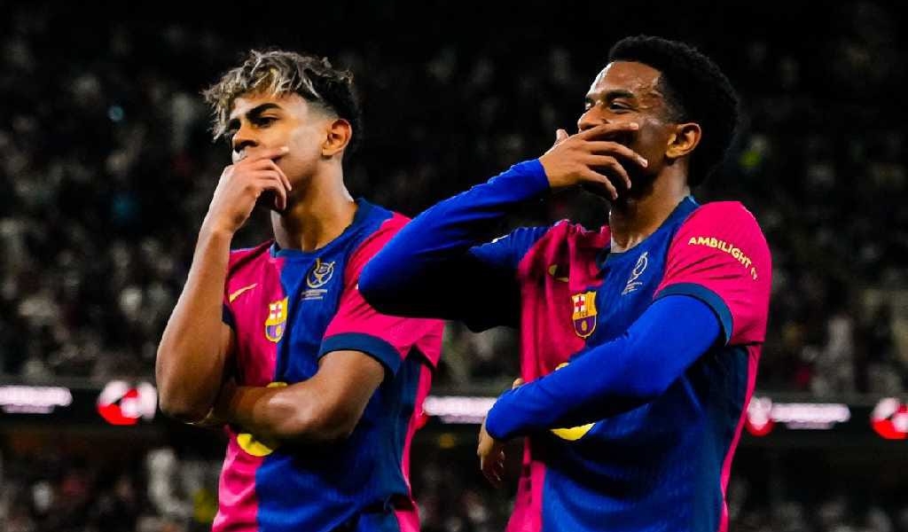 برشلونة يهزم ريال ويتوج بكأس السوبر..