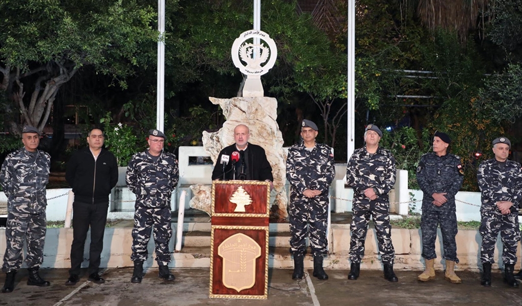 الوزير المولوي يتحدث الى العناصر الأمنية (محمود يوسف)