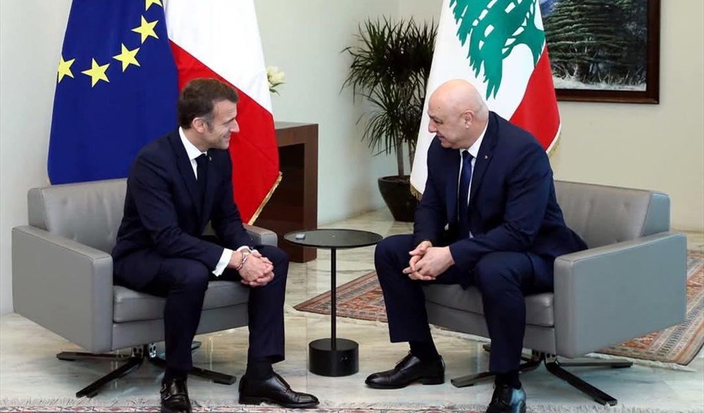 الرئيسان عون  وماكرون في بعبدا (محمود يوسف)