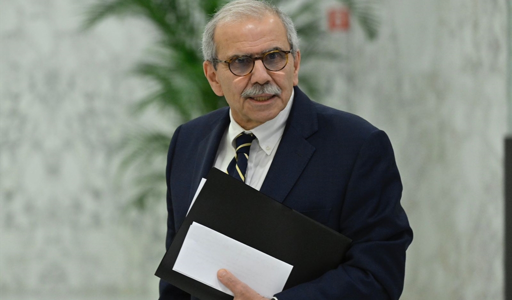 اتركوه يؤلّف الحكومة ثم خذوا الموقف مشاركة أو مقاطعة