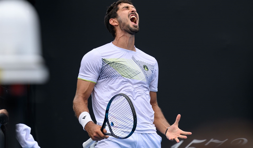 اللبناني هادي حبيب يحتفل بانجازه التاريخي