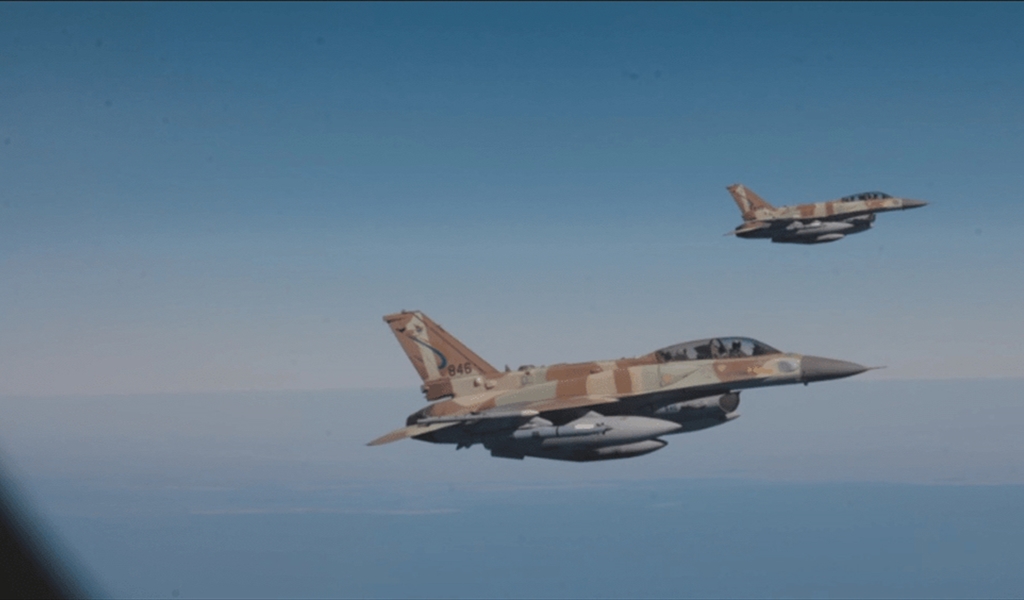 مقاتلات حربية إسرائيلية فوق البحر المتوسط في طريقها لتنفيذ الهجمات على الحوثيين في اليمن