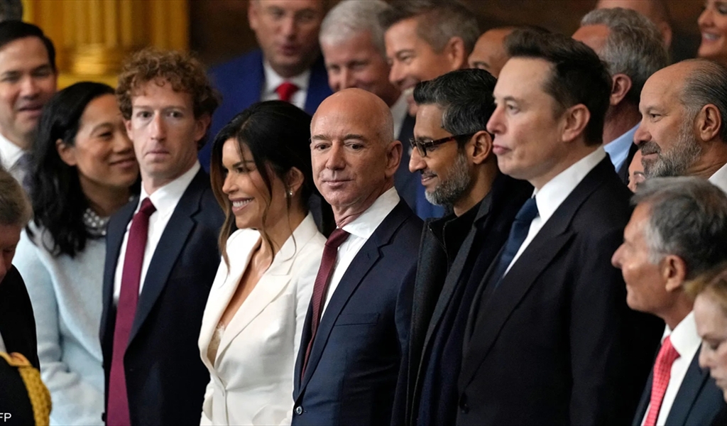 884 مليار دولار في صورة .. ما القصة؟