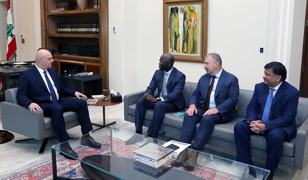 الرئيس عون مستقبلاً وفد البنك الدولي