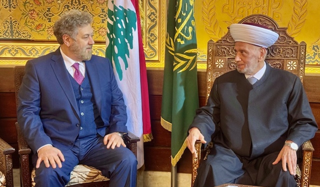 المفتي دريان مستقبلاً النائب افرام