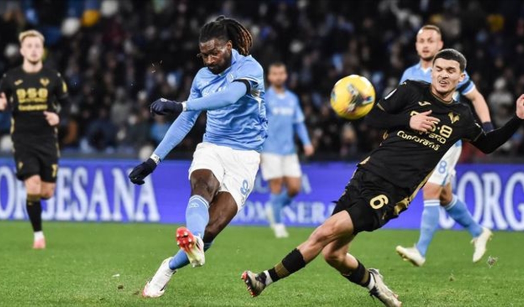 نابولي يعزز صدارته ببطولة ايطاليا واتلتيكو ينتزعها في إسبانيا