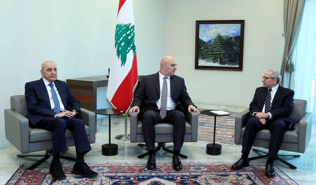 التعاون للإنقاذ أم البقاء بين الإنقاض؟