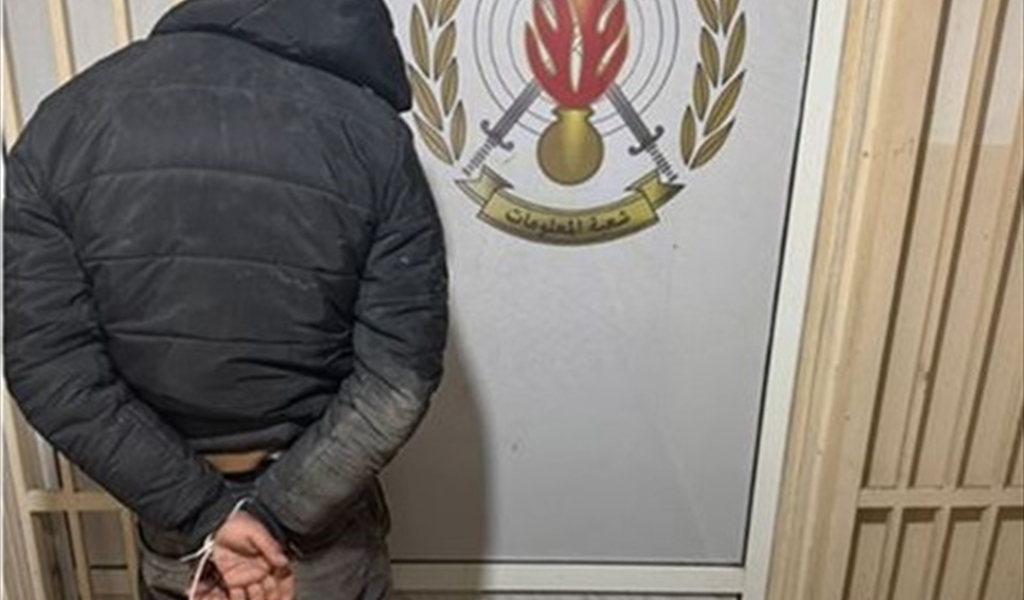 دخل خلسة إلى لبنان... وعُثر بحوزته على قنبلتَين يدويَّتَين