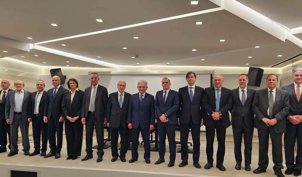 مشاركون في الجمعية العمومية