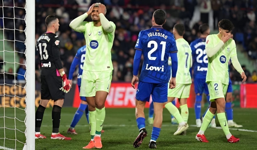 برشلونة يواصل الغرق بمستنقع الليغا ونابولي يعزز صدارته بالكالتشيو