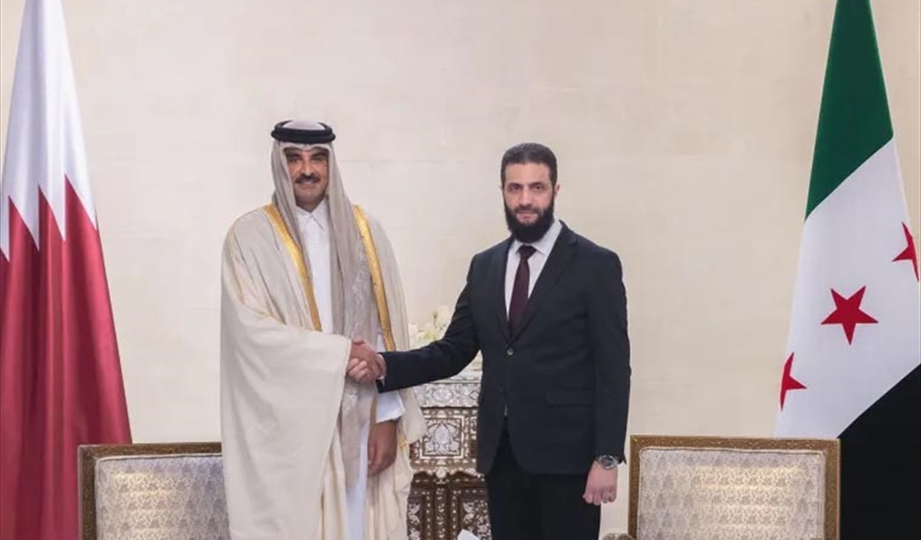 الشرع والشيخ تميم خلال الاجتماع في قصر الشعب في دمشق