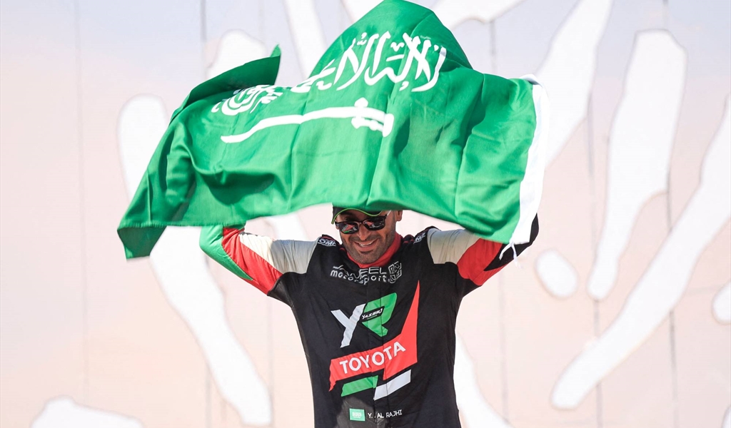 الراجحي يحتفل بالانجاز التاريخي السعودي