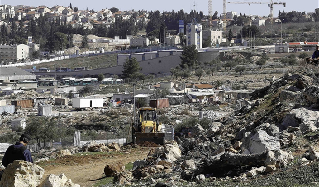 الاحتلال يجرف الأراضي في القدس