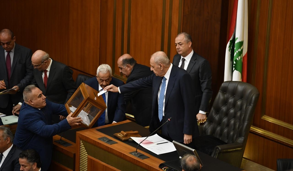 الرئيس بري مقترعاً