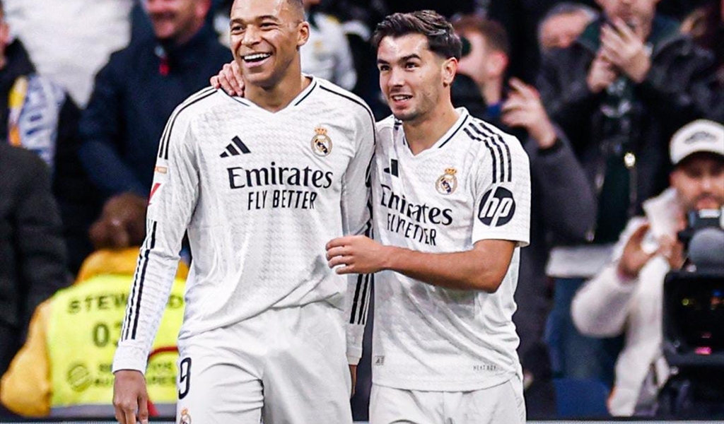 ريال مدريد يكتسح لاس بالماس ويصعد للصدارة منفرداً..