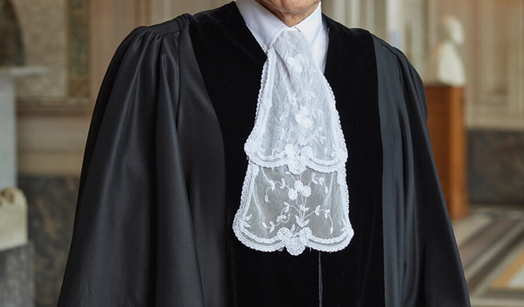 نبذة عن حياة الرئيس المكلَّف نوَّاف سلام