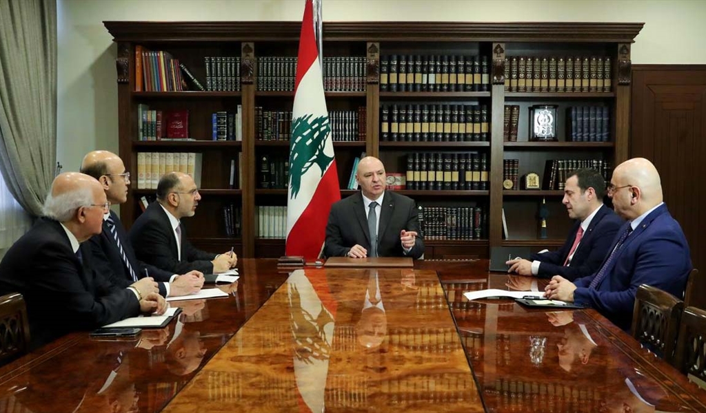 الرئيس عون مترئساً الاجتماع الإداري