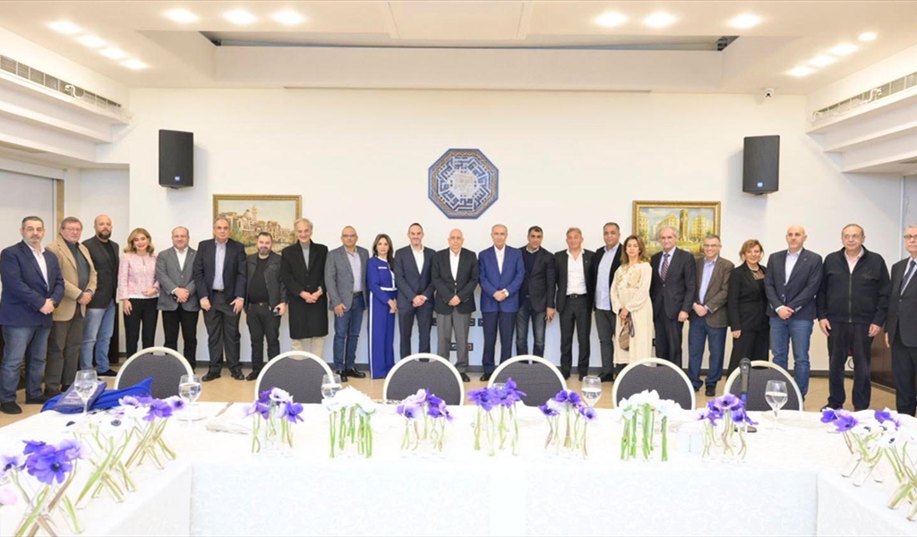 النائب مخزومي يتوسط الوفد