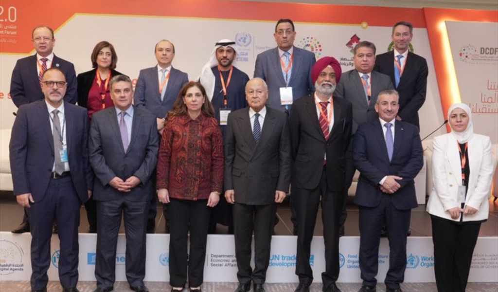 دشتي متوسطة المشاركين في المنتدى