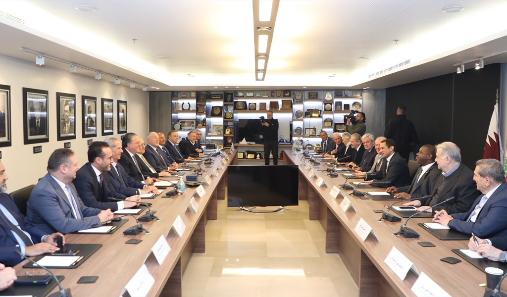 شقير والسفير القطري خلال الاجتماع