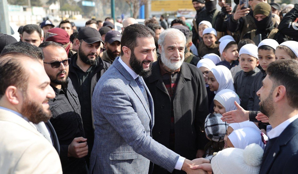 من لقاء الشرع مع الأهالي في مدينة إدلب