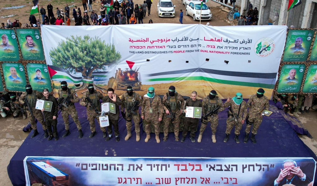 إفراج متزامن: 600 أسير فلسطيني مقابل جثامين 4 رهائن إسرائيليين