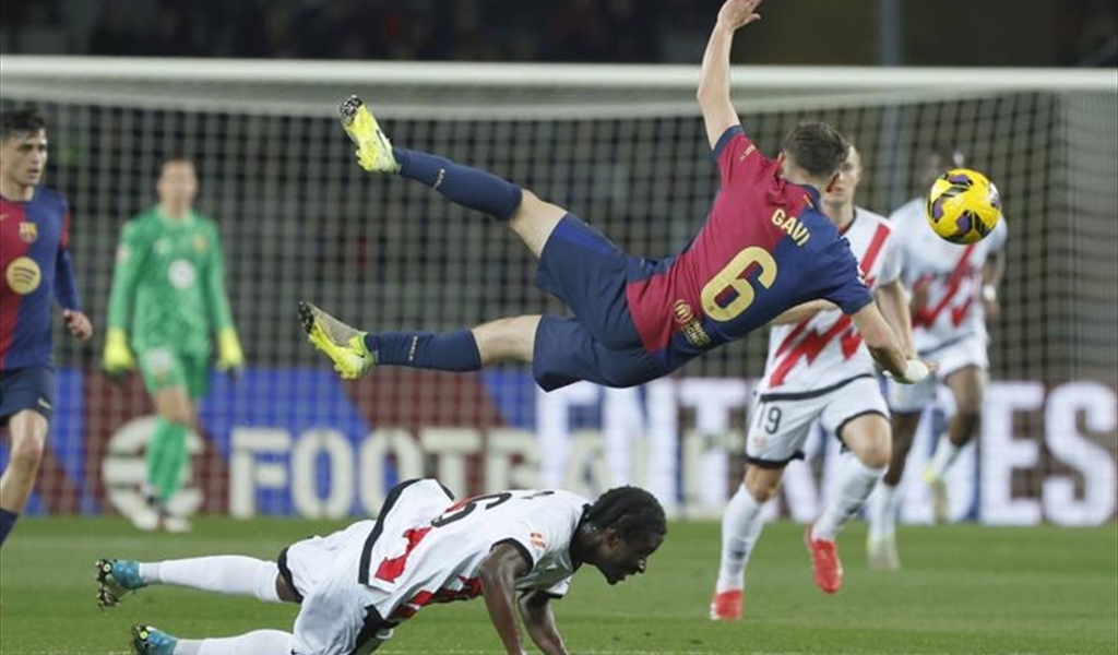 جدل تحكيمي يرافق استعادة برشلونة لصدارة الدوري الإسباني.. ما القصة؟