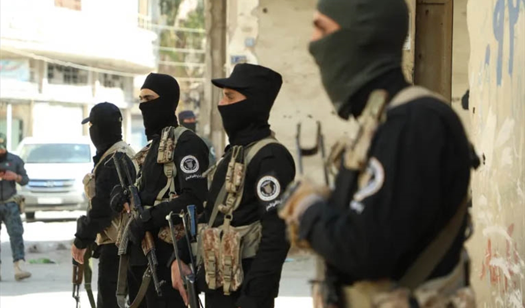 عناصر من قوات إدارة الأمن العام السوري في حملة بحمص