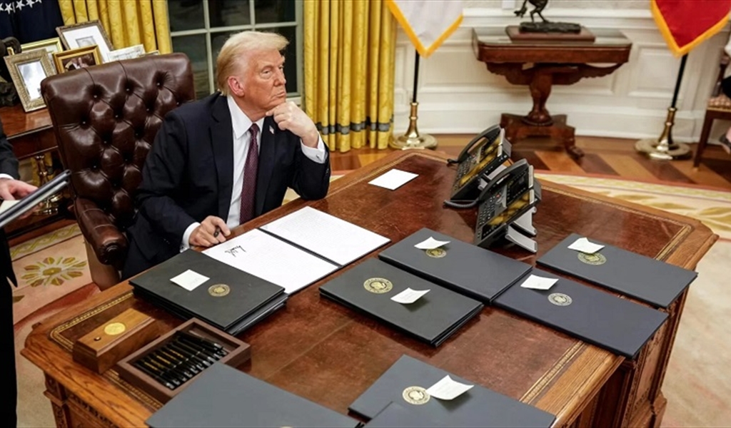 رداً على ترامب.. فرض رسوم جمركية من كندا والمكسيك على واشنطن والصين تتوعد