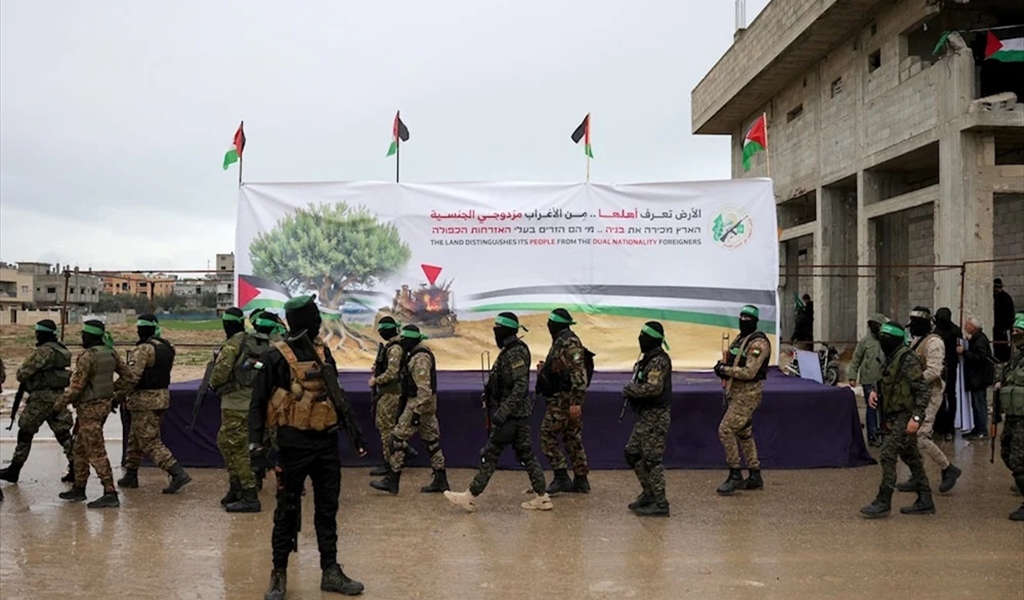 في الدفعة السابعة.. المقاومة في غزة تُسلّم 6 أسرى للاحتلال