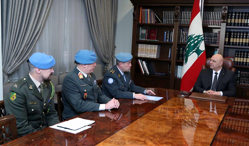 الرئيس عون مستقبلاً رئيس اركان هيئة الأمم المتحدة لمراقبة الهدنة الجنرال باتريك غوشا