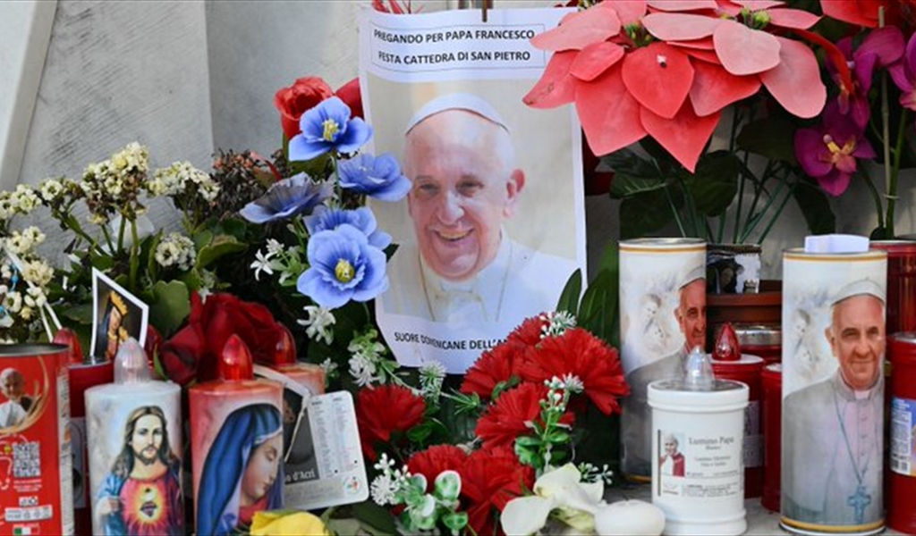 تفاصيل جديدة عن حالة البابا فرنسيس