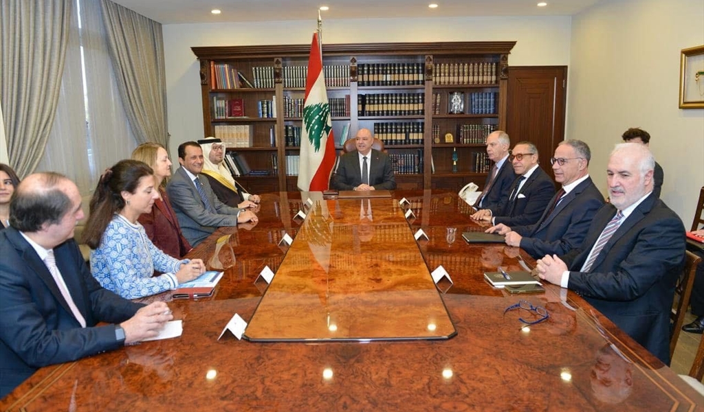 عون يلتقي سفراء اللجنة الخماسية.. ويتابع الاتصالات لدفع اسرائيل للانسحاب في الموعد المحدد