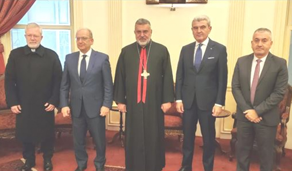 المطران يوسف سويف مستقبلاً وزير الزراعة