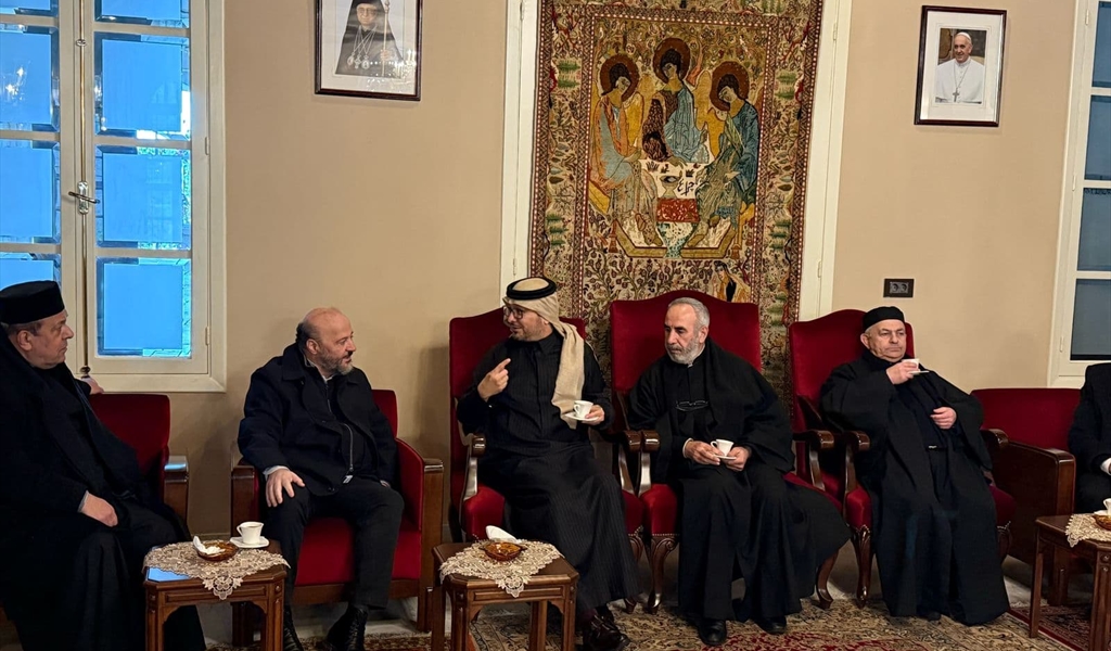 السفير بخاري يتحدث للنائب الرياشي