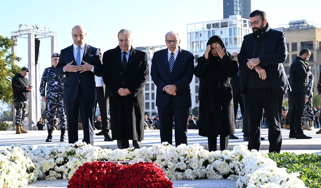 نواف سلام يزور ضريح الشهيد رفيق الحريري