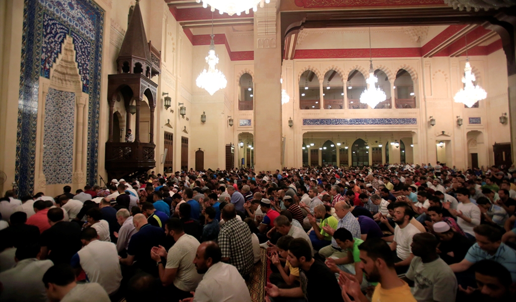 خطباء الجمعة: الاستقرار في لبنان يحتاج إلى تطبيق العدالة الاجتماعية السياسية بإصلاح القضاء ومكافحة الفساد