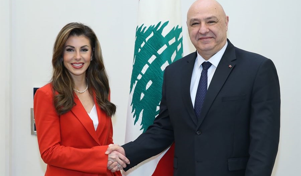 بالصورة.. نجمة داوود في قصر بعبدا!