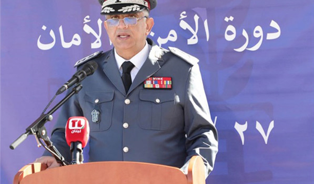 اللواء عثمان يتحدث خلال حفل التخريج