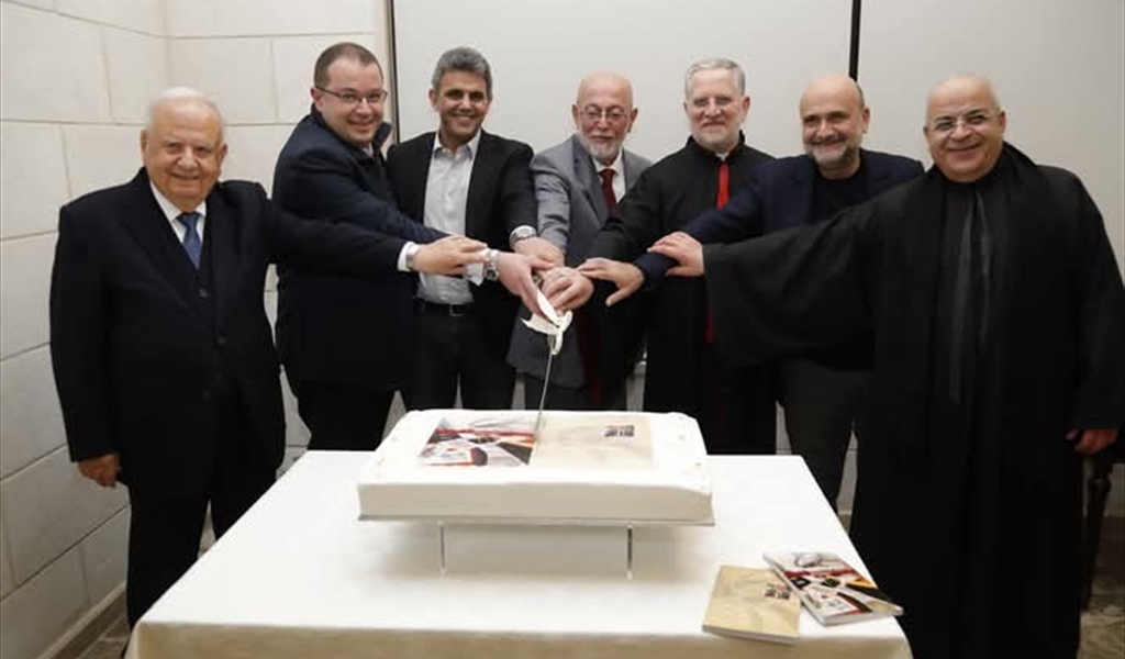 العتيق يبارك للقوبا كتابه الضرائب والرسوم في لبنان مختصر مفيد