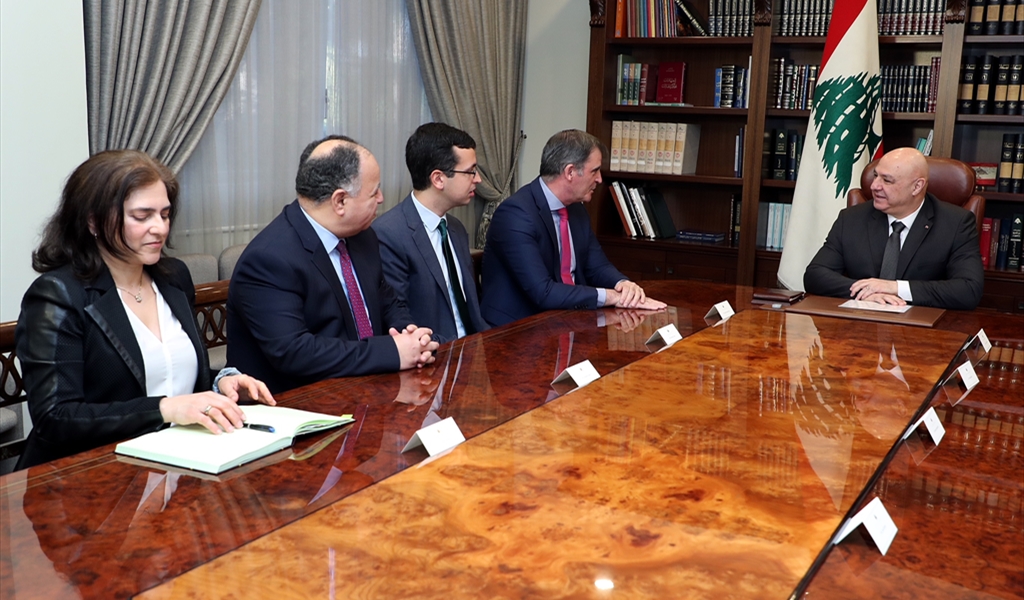 الرئيس عون مجتمعاً مع بعثة صندوق النقد
