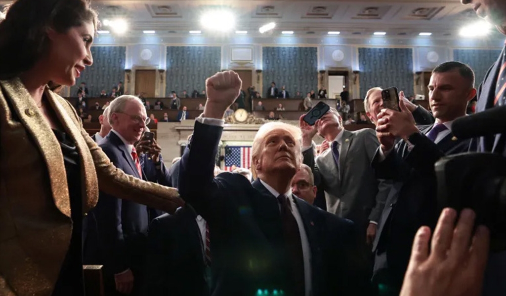 ترامب لدي دخوله قاعة الكونغرس