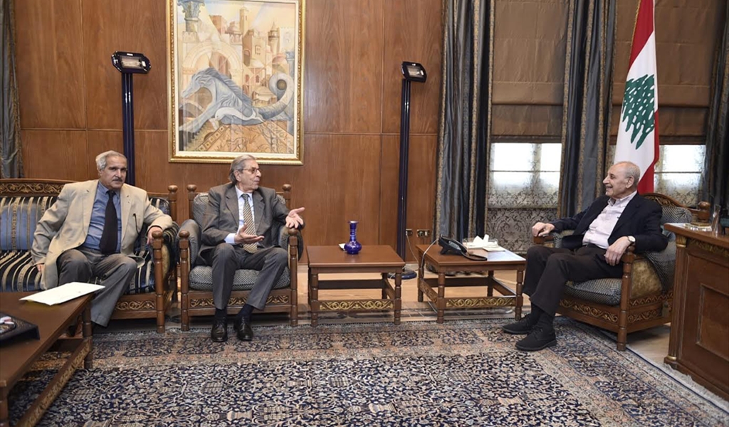 الرئيس بري مستقبلاً سفير الجزائر