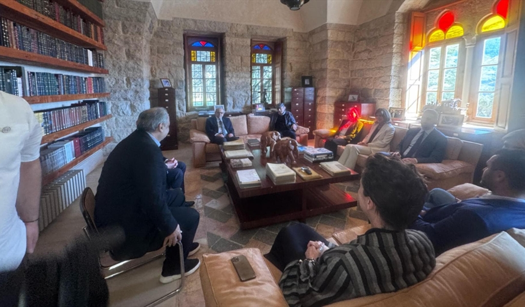 سلام في المختارة.. لقاء مع جنبلاط وزيارة ضريح "المعلم"