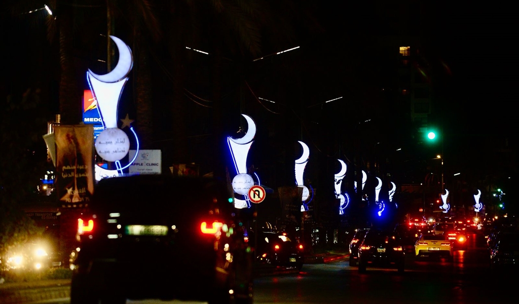 لأنها مدينة النور والايمان.. بيروت تكتسي الزينة الرمضانية