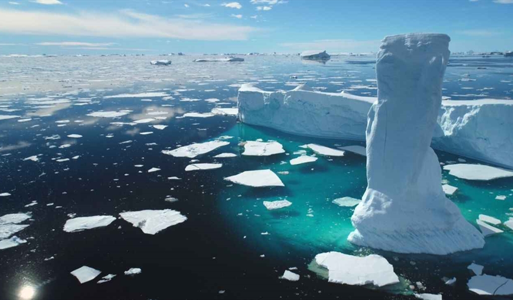 القارة القطبية الجنوبية تذوب.. هل يقترب العالم من نقطة اللاعودة؟