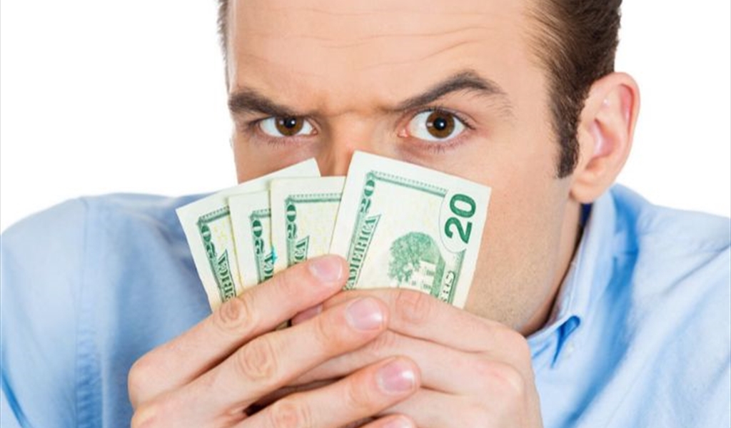 عبيد القرش وخدم الذهب!!