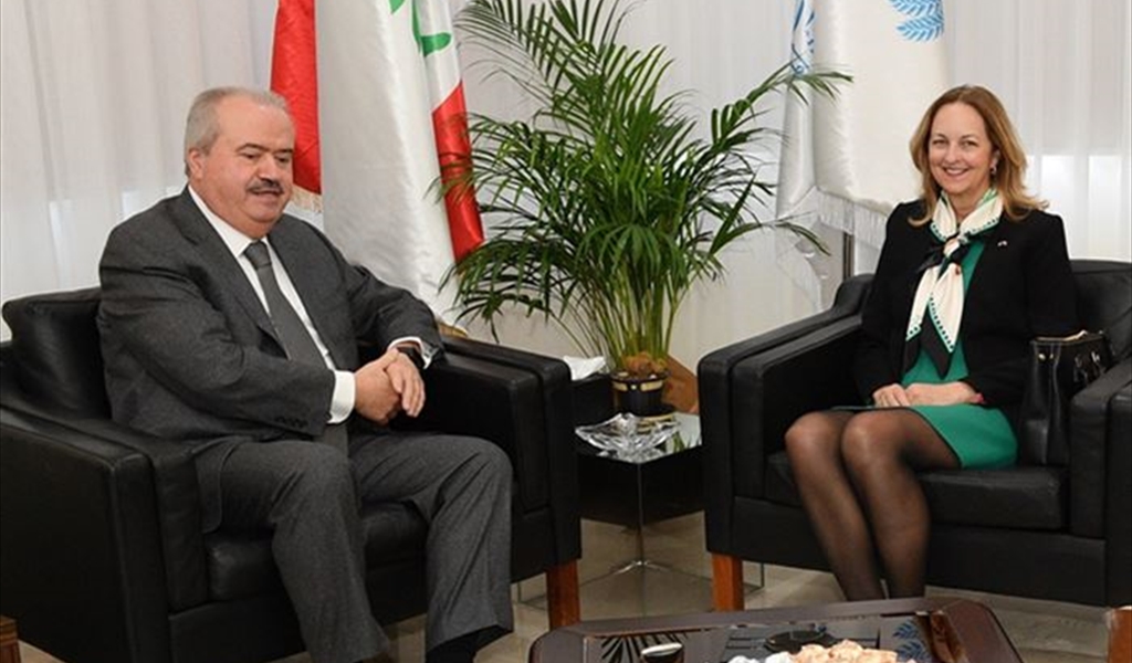 وزير المالية مستقبلاً السفيرة الاميركية