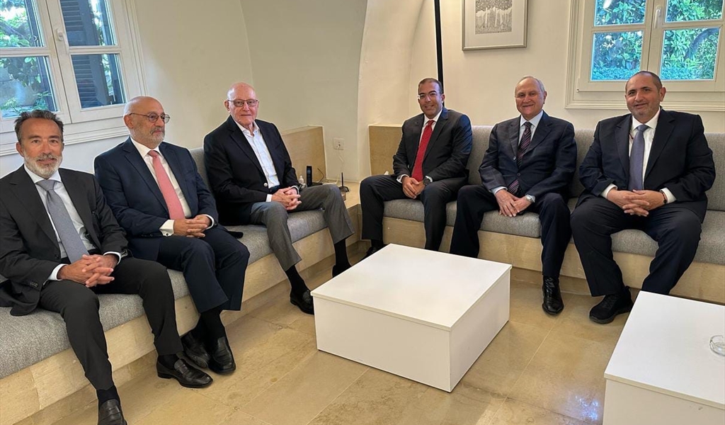 تمام سلام مستقبلاً سلام مع وفد نادي الغولف