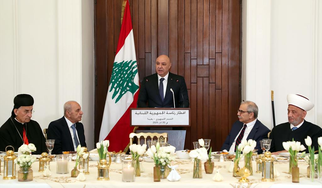 الرئيس عون يتحدث في إفطار بعبدا، وبدا من اليمين: المفتي دريان، الرئيس سلام، الرئيس بري، والبطريرك الراعي